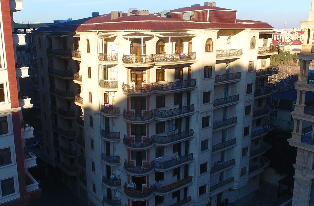 Səkkiz mərtəbəli yaşayış binasının tikintisi (Bakı, 2013-2014)